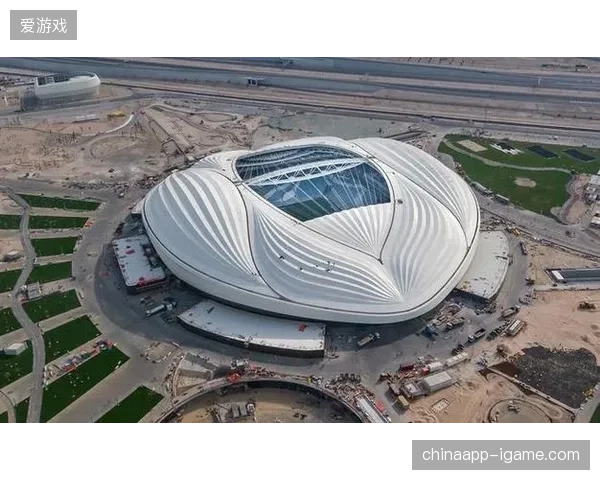 多哈各场馆启用模块化空间，供应商单点物流调度效率提升近四成